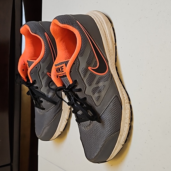 NIKE DOWNSHIFTER 6 GRAY ORANGE 9.5 WOMEN'S sneakers running athletic - Picture 1 of 9